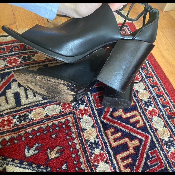 Kenneth Cole wrap around heels - Picture 4 of 4